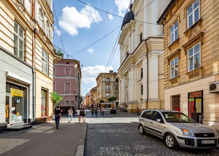 Three Bedroom Apartment On Rynok Square