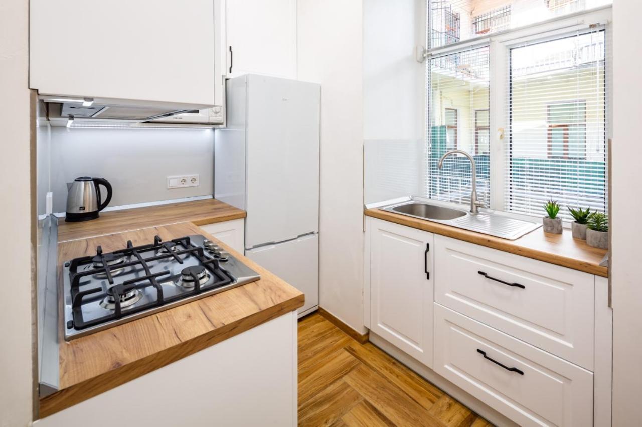 Three Bedroom On Rynok Square Apartment