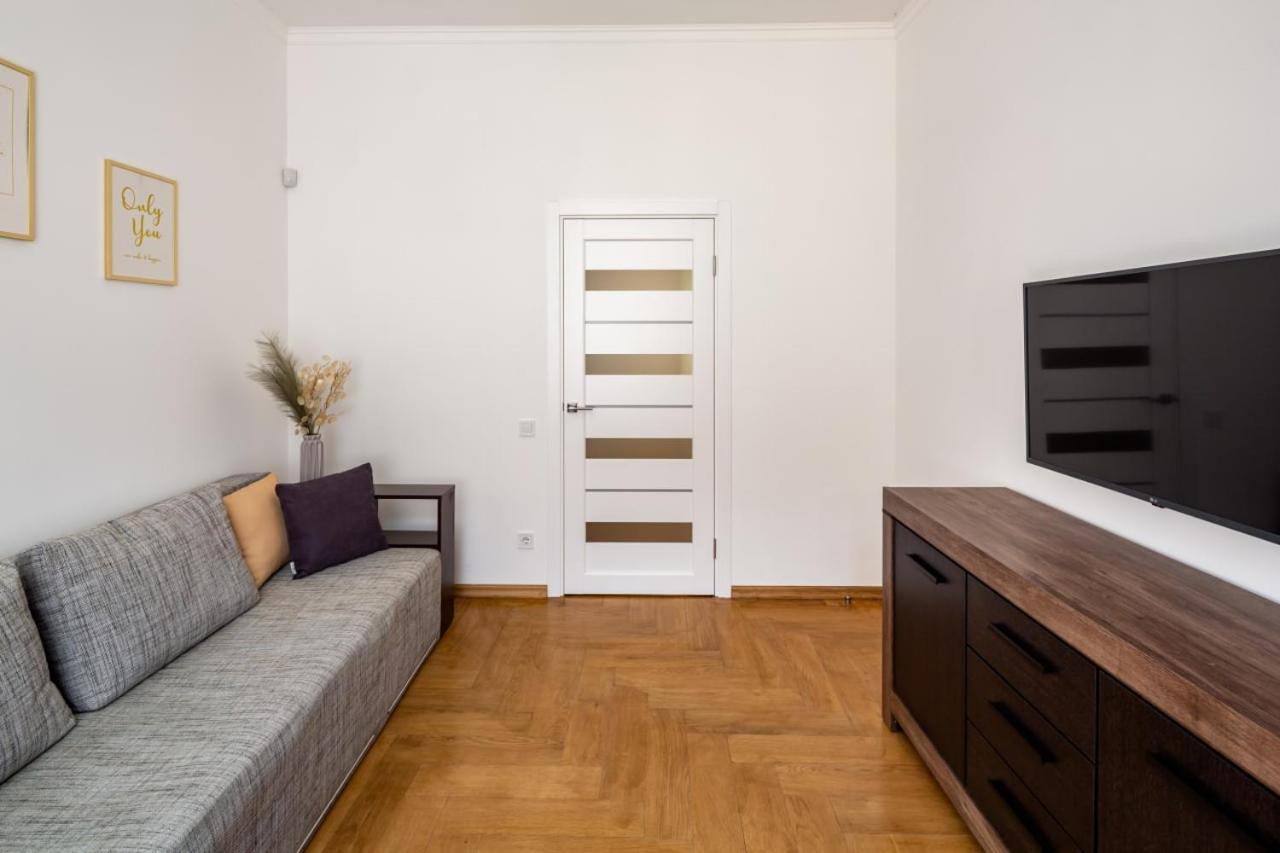 Apartment Three Bedroom On Rynok Square