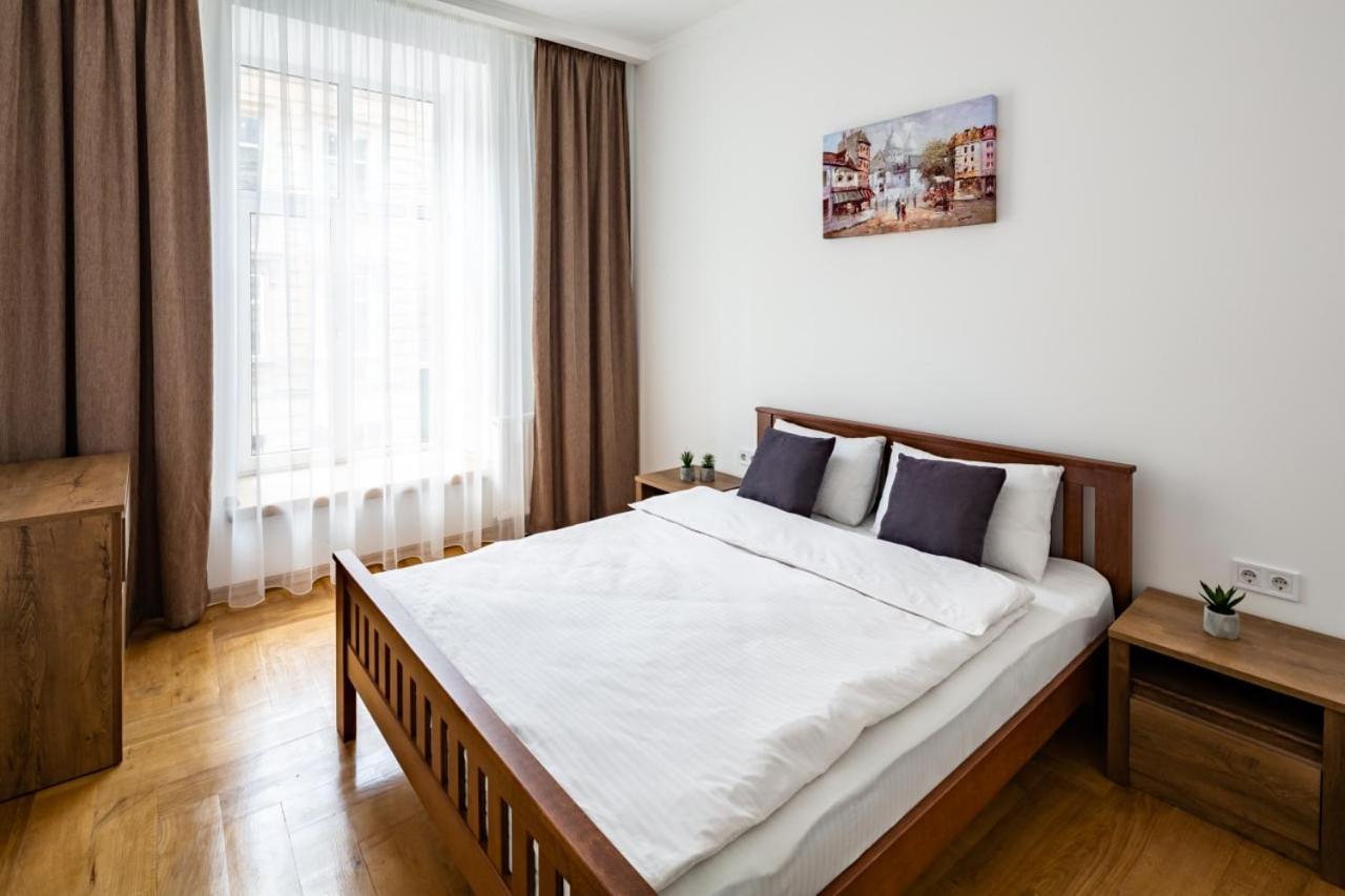 Three Bedroom On Rynok Square *
